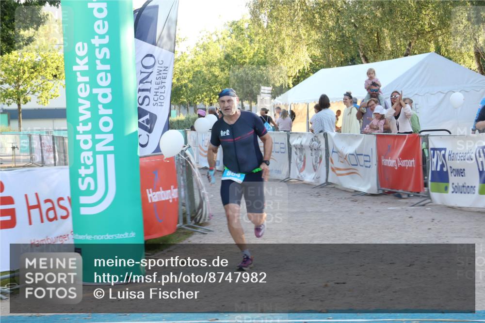 07.09.2025 - 19. Norderstedt Triathlon Luisa Fischer http://msf.ph/oto/8747982 07.09.2025 17:37:10 Ziel 864, 929 meine-sportfotos.de