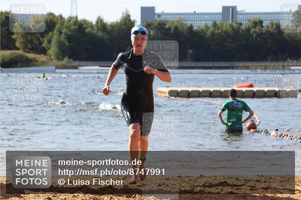 07.09.2025 - 19. Norderstedt Triathlon Luisa Fischer http://msf.ph/oto/8747991 07.09.2025 10:50:34 Schwimmen 1167, 1189, 1227 meine-sportfotos.de