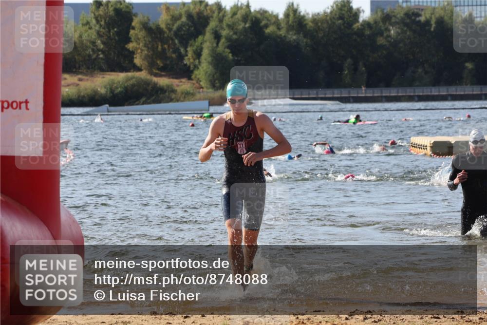 07.09.2025 - 19. Norderstedt Triathlon Luisa Fischer http://msf.ph/oto/8748088 07.09.2025 10:50:58 Schwimmen 749, 1172, 1173 meine-sportfotos.de