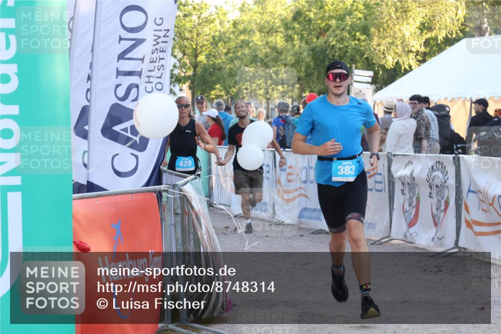 07.09.2025 - 19. Norderstedt Triathlon Luisa Fischer http://msf.ph/oto/8748314 07.09.2025 17:43:43 Ziel 383, 429 meine-sportfotos.de