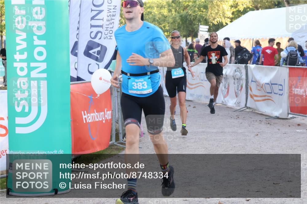 07.09.2025 - 19. Norderstedt Triathlon Luisa Fischer http://msf.ph/oto/8748334 07.09.2025 17:43:45 Ziel 383, 429, 952 meine-sportfotos.de