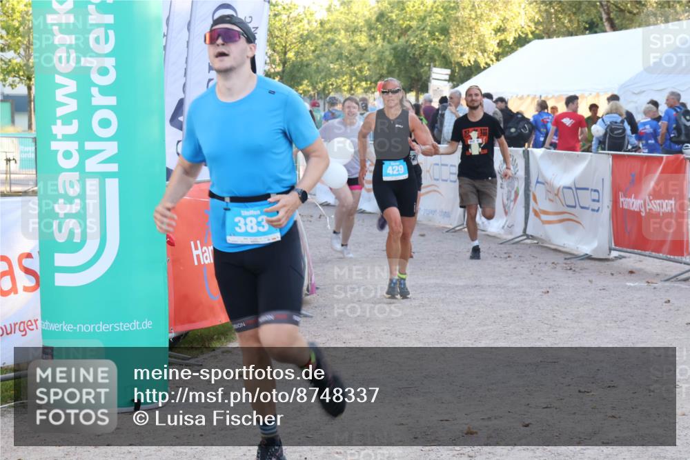07.09.2025 - 19. Norderstedt Triathlon Luisa Fischer http://msf.ph/oto/8748337 07.09.2025 17:43:45 Ziel 383, 429, 952 meine-sportfotos.de