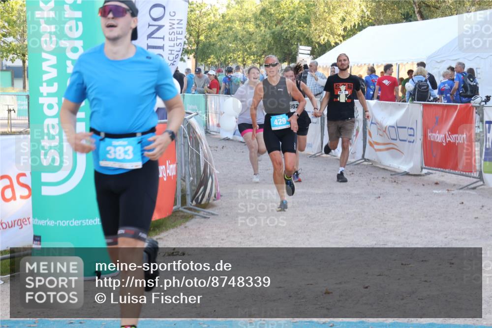 07.09.2025 - 19. Norderstedt Triathlon Luisa Fischer http://msf.ph/oto/8748339 07.09.2025 17:43:45 Ziel 383, 429, 952 meine-sportfotos.de