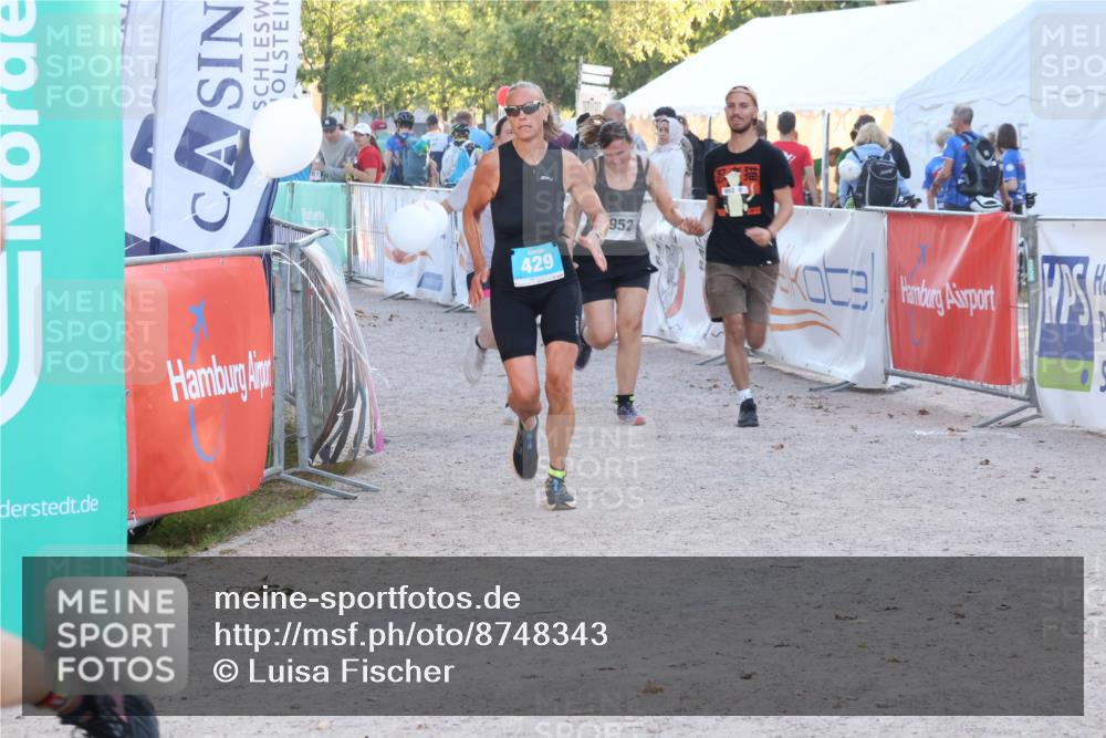07.09.2025 - 19. Norderstedt Triathlon Luisa Fischer http://msf.ph/oto/8748343 07.09.2025 17:43:45 Ziel 383, 429, 952 meine-sportfotos.de