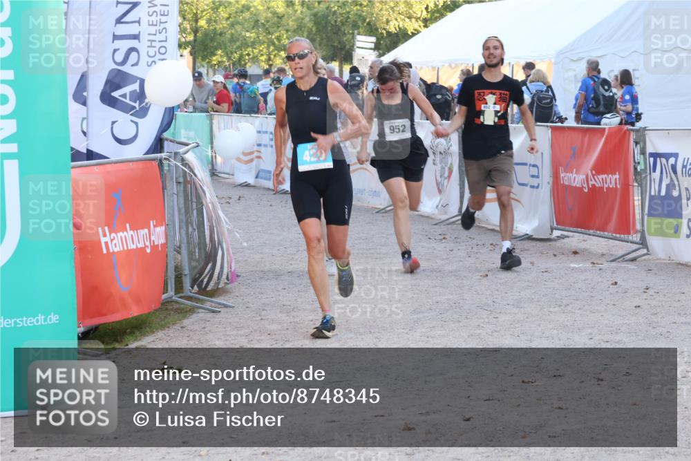 07.09.2025 - 19. Norderstedt Triathlon Luisa Fischer http://msf.ph/oto/8748345 07.09.2025 17:43:46 Ziel 383, 429, 952 meine-sportfotos.de