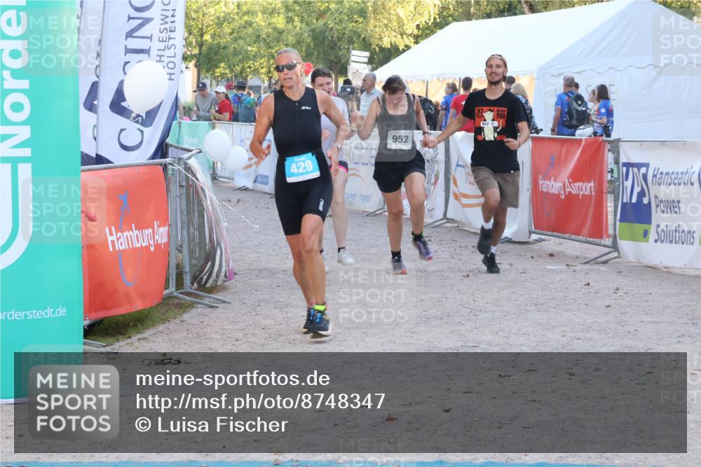 07.09.2025 - 19. Norderstedt Triathlon Luisa Fischer http://msf.ph/oto/8748347 07.09.2025 17:43:46 Ziel 383, 429, 952 meine-sportfotos.de