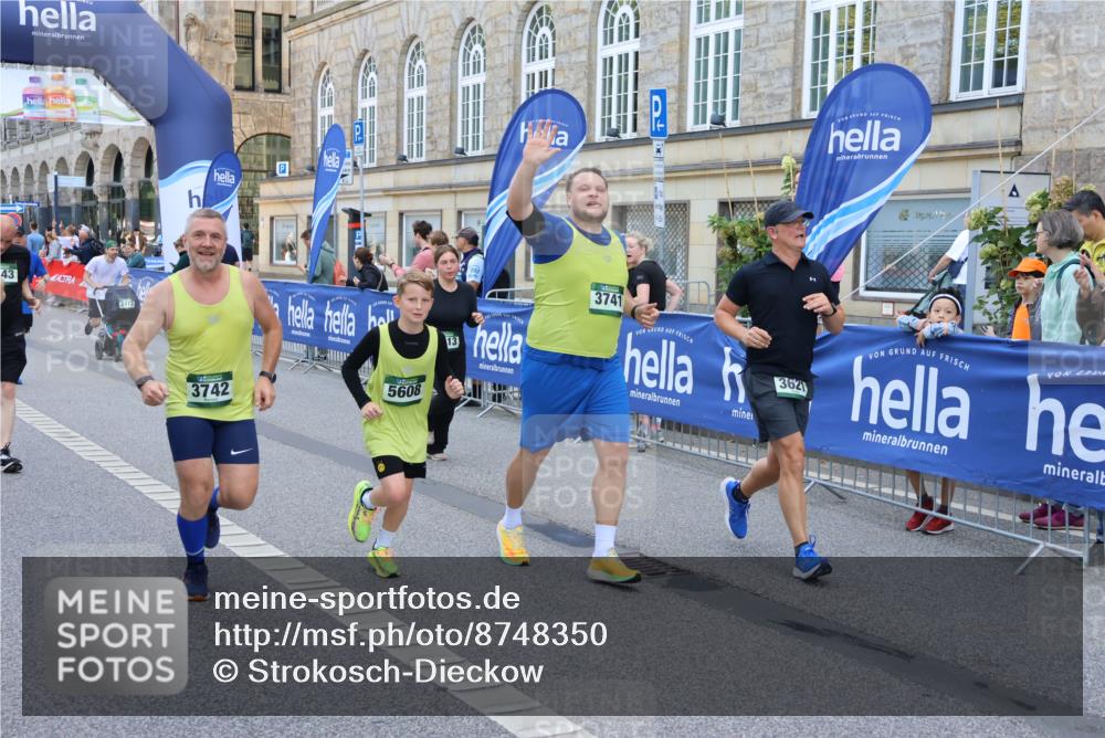 07.09.2025 - BARMER Alsterlauf Strokosch-Dieckow http://msf.ph/oto/8748350 07.09.2025 10:16:24 Ziel 2857, 3403, 3808, 3933, 4154, 4495, 4497, 4534, 4693, 4765, 5163, 5261, 5597, 8131, 8138, 8361 meine-sportfotos.de