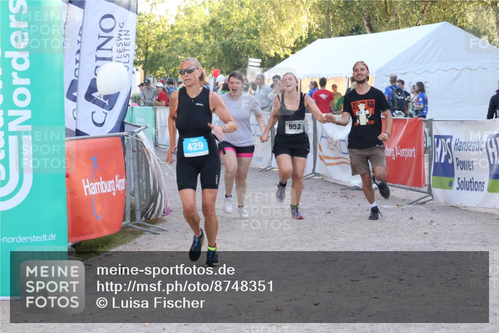 07.09.2025 - 19. Norderstedt Triathlon Luisa Fischer http://msf.ph/oto/8748351 07.09.2025 17:43:46 Ziel 383, 429, 952 meine-sportfotos.de