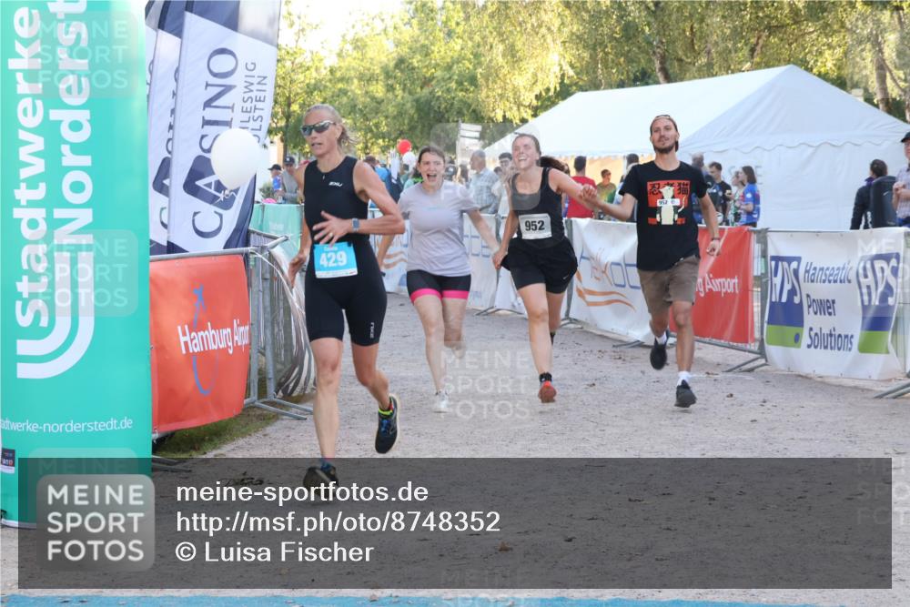 07.09.2025 - 19. Norderstedt Triathlon Luisa Fischer http://msf.ph/oto/8748352 07.09.2025 17:43:46 Ziel 383, 429, 952 meine-sportfotos.de