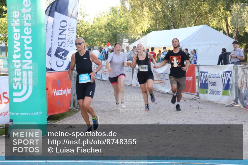 07.09.2025 - 19. Norderstedt Triathlon Luisa Fischer http://msf.ph/oto/8748355 07.09.2025 17:43:46 Ziel 383, 429, 952 meine-sportfotos.de