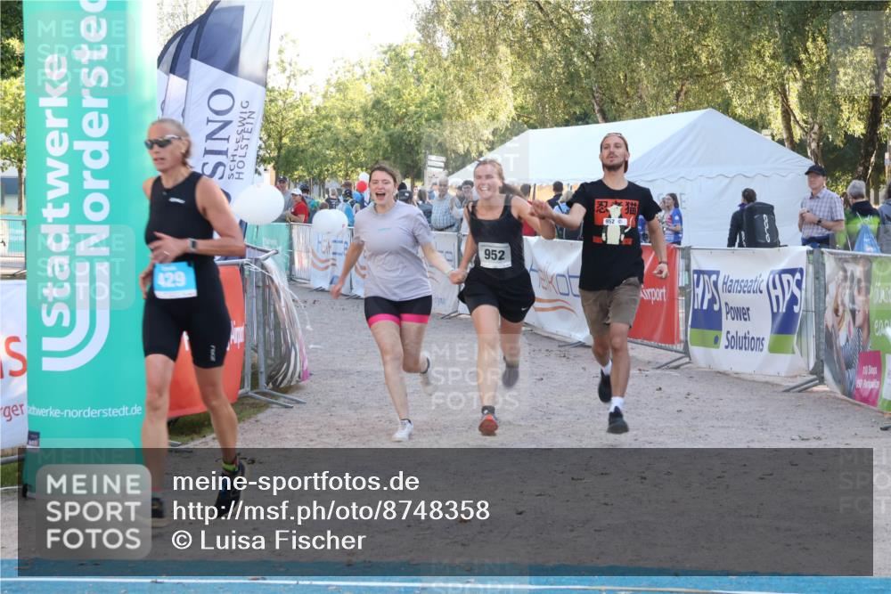 07.09.2025 - 19. Norderstedt Triathlon Luisa Fischer http://msf.ph/oto/8748358 07.09.2025 17:43:47 Ziel 383, 429, 952 meine-sportfotos.de