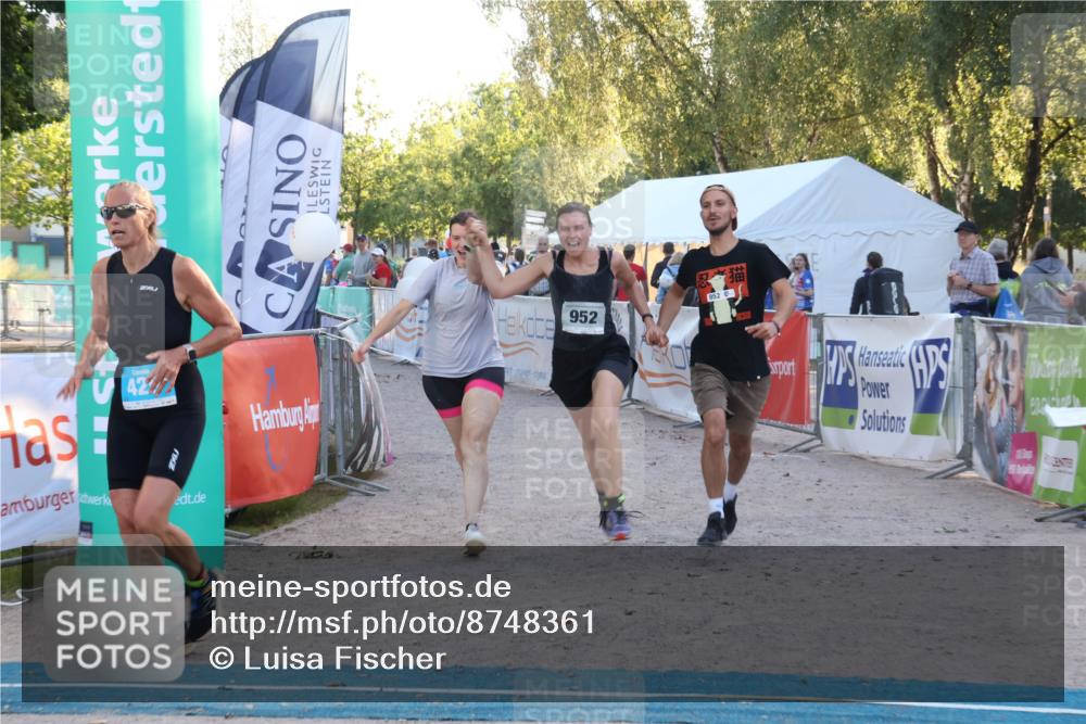 07.09.2025 - 19. Norderstedt Triathlon Luisa Fischer http://msf.ph/oto/8748361 07.09.2025 17:43:47 Ziel 383, 429, 952 meine-sportfotos.de