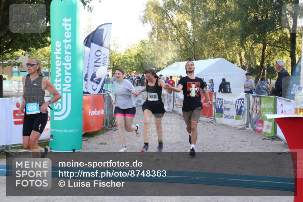 07.09.2025 - 19. Norderstedt Triathlon Luisa Fischer http://msf.ph/oto/8748363 07.09.2025 17:43:48 Ziel 383, 429, 952 meine-sportfotos.de