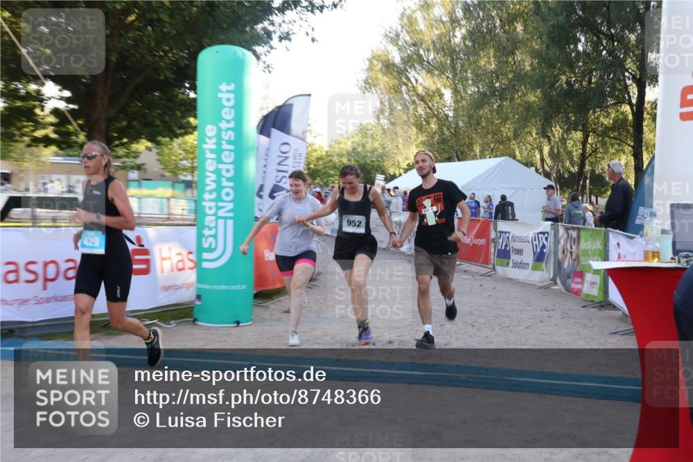 07.09.2025 - 19. Norderstedt Triathlon Luisa Fischer http://msf.ph/oto/8748366 07.09.2025 17:43:48 Ziel 383, 429, 952 meine-sportfotos.de