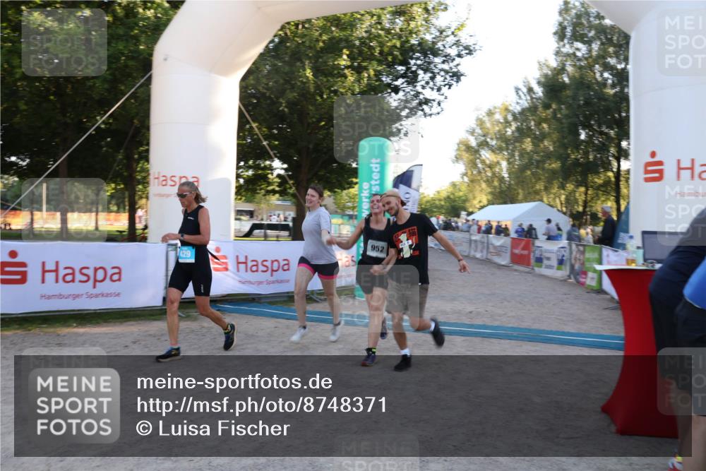 07.09.2025 - 19. Norderstedt Triathlon Luisa Fischer http://msf.ph/oto/8748371 07.09.2025 17:43:49 Ziel 383, 429, 952 meine-sportfotos.de