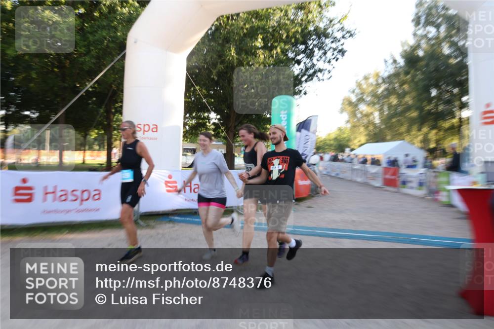 07.09.2025 - 19. Norderstedt Triathlon Luisa Fischer http://msf.ph/oto/8748376 07.09.2025 17:43:49 Ziel 383, 429, 952 meine-sportfotos.de