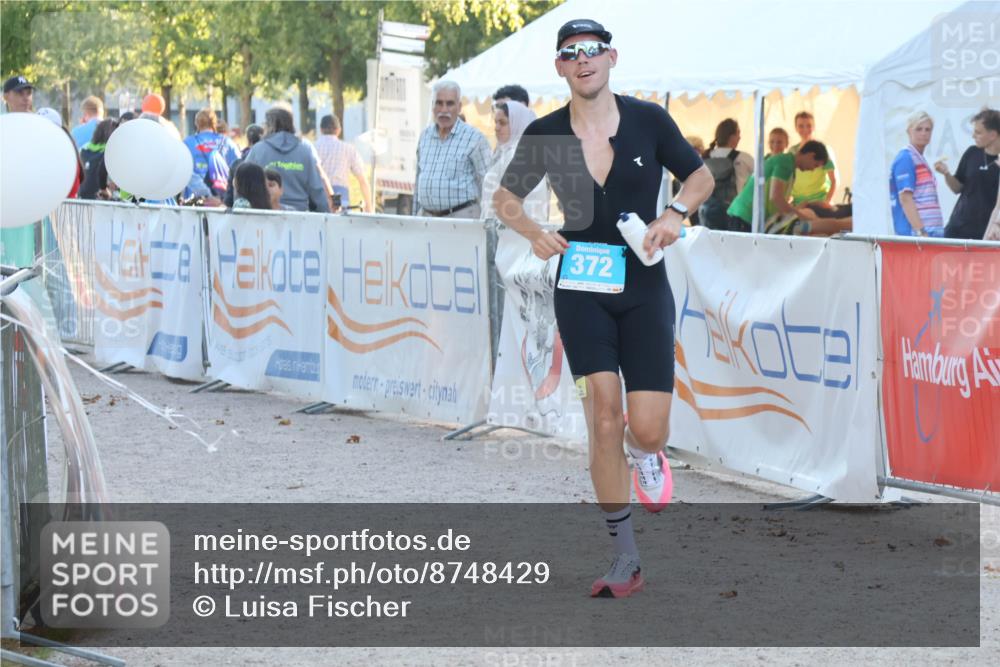 07.09.2025 - 19. Norderstedt Triathlon Luisa Fischer http://msf.ph/oto/8748429 07.09.2025 17:44:04 Ziel 372 meine-sportfotos.de