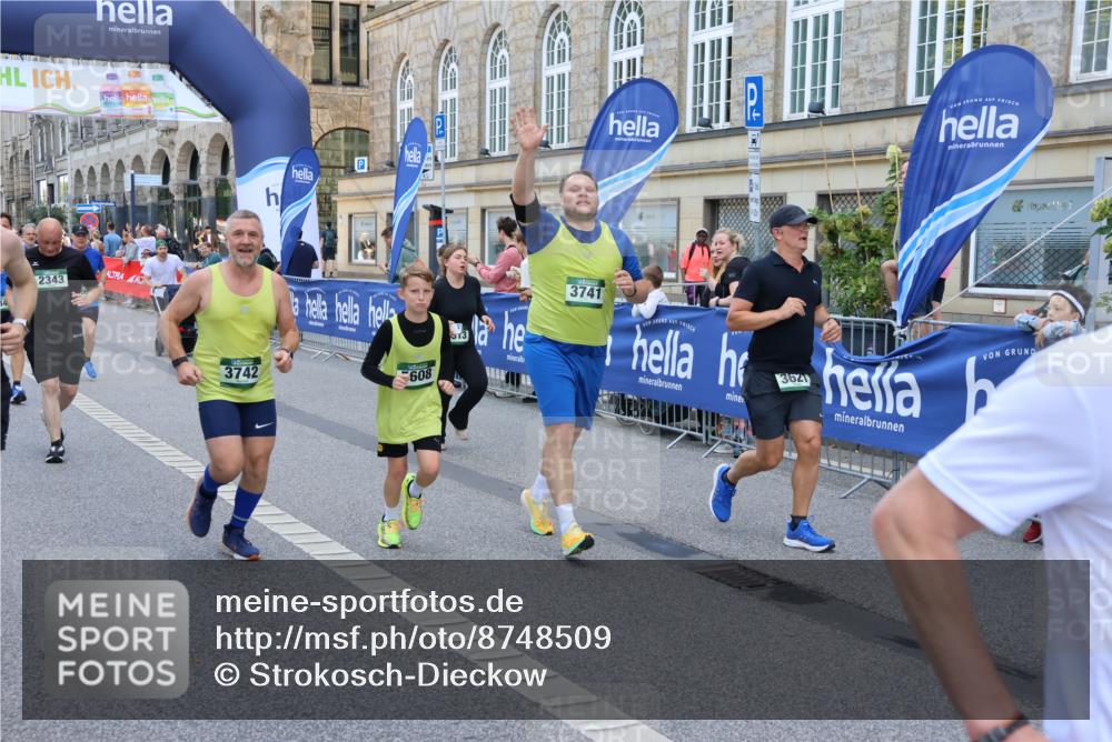 07.09.2025 - BARMER Alsterlauf Strokosch-Dieckow http://msf.ph/oto/8748509 07.09.2025 10:16:24 Ziel 2857, 3403, 3808, 3933, 4154, 4495, 4497, 4534, 4693, 4765, 5163, 5261, 5597, 8131, 8138, 8361 meine-sportfotos.de