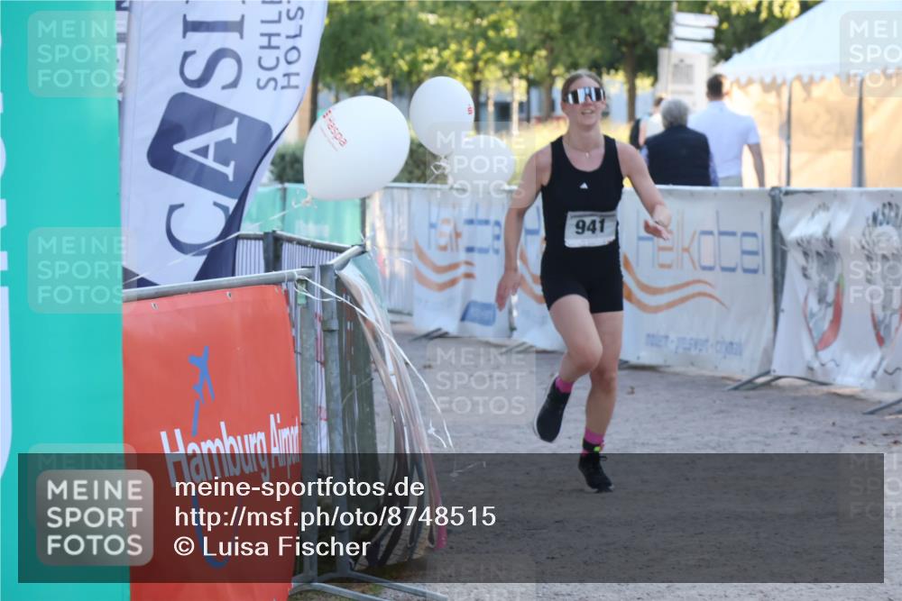 07.09.2025 - 19. Norderstedt Triathlon Luisa Fischer http://msf.ph/oto/8748515 07.09.2025 17:47:36 Ziel 941 meine-sportfotos.de