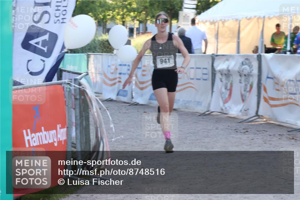 07.09.2025 - 19. Norderstedt Triathlon Luisa Fischer http://msf.ph/oto/8748516 07.09.2025 17:47:36 Ziel 941 meine-sportfotos.de
