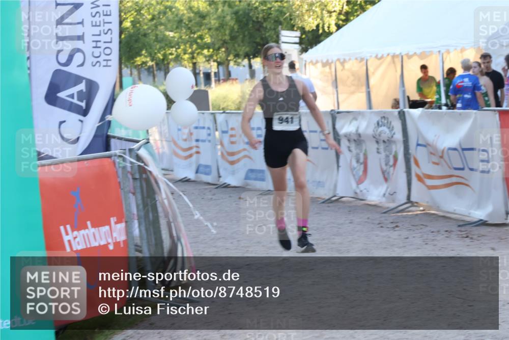07.09.2025 - 19. Norderstedt Triathlon Luisa Fischer http://msf.ph/oto/8748519 07.09.2025 17:47:36 Ziel 941 meine-sportfotos.de