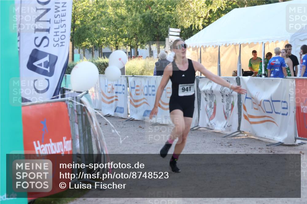 07.09.2025 - 19. Norderstedt Triathlon Luisa Fischer http://msf.ph/oto/8748523 07.09.2025 17:47:37 Ziel 941 meine-sportfotos.de