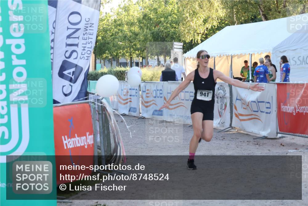 07.09.2025 - 19. Norderstedt Triathlon Luisa Fischer http://msf.ph/oto/8748524 07.09.2025 17:47:37 Ziel 941 meine-sportfotos.de