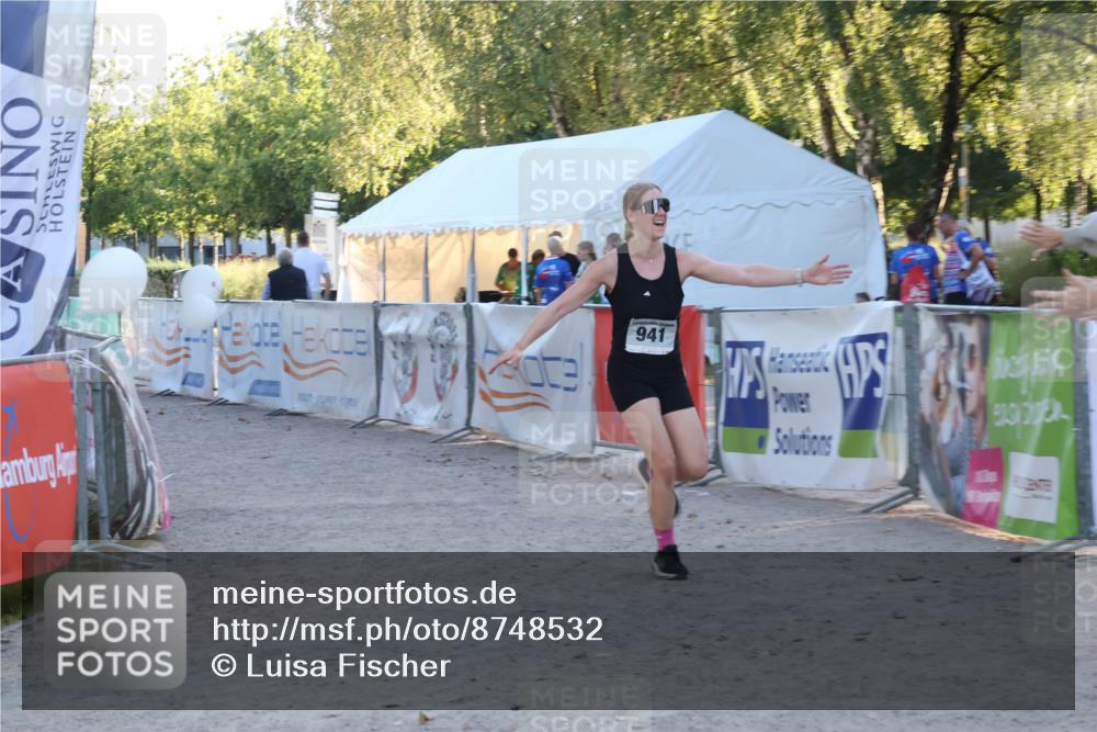 07.09.2025 - 19. Norderstedt Triathlon Luisa Fischer http://msf.ph/oto/8748532 07.09.2025 17:47:38 Ziel 941 meine-sportfotos.de