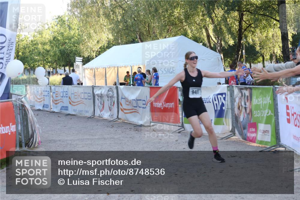 07.09.2025 - 19. Norderstedt Triathlon Luisa Fischer http://msf.ph/oto/8748536 07.09.2025 17:47:38 Ziel 941 meine-sportfotos.de
