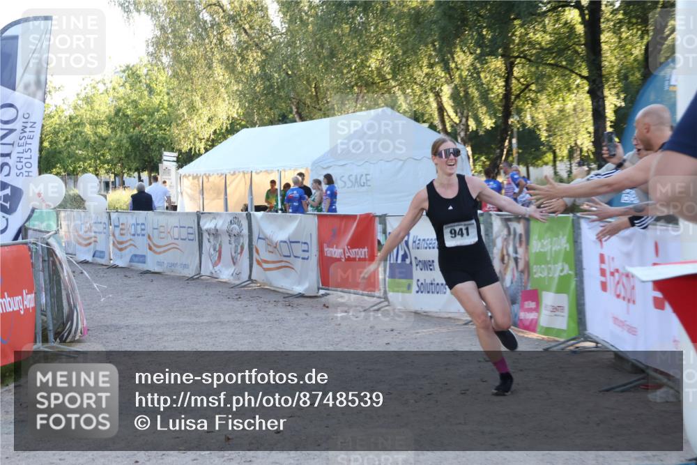 07.09.2025 - 19. Norderstedt Triathlon Luisa Fischer http://msf.ph/oto/8748539 07.09.2025 17:47:38 Ziel 941 meine-sportfotos.de
