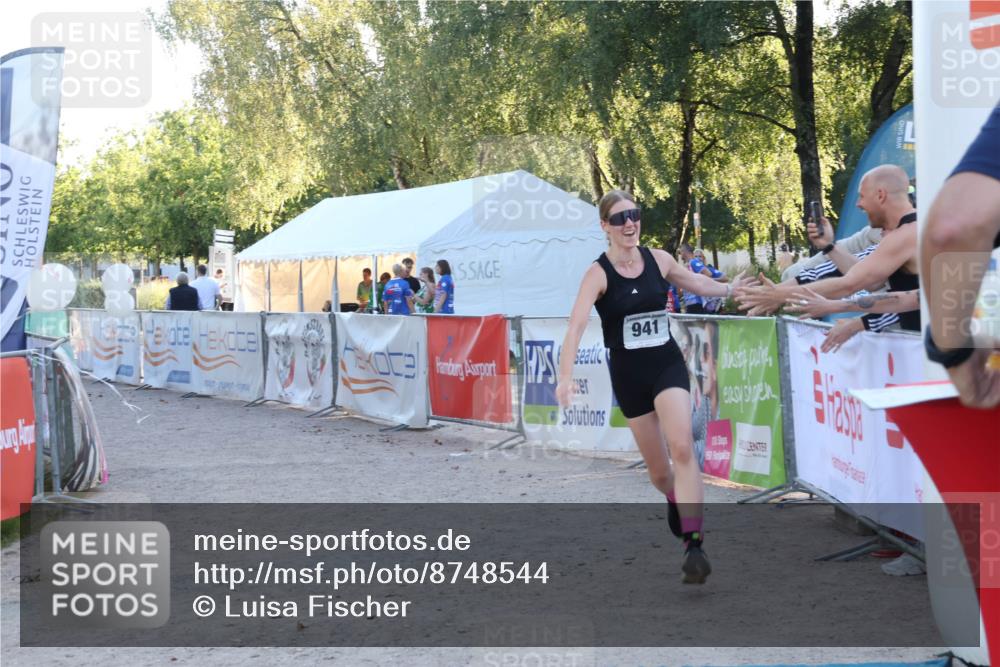 07.09.2025 - 19. Norderstedt Triathlon Luisa Fischer http://msf.ph/oto/8748544 07.09.2025 17:47:38 Ziel 941 meine-sportfotos.de