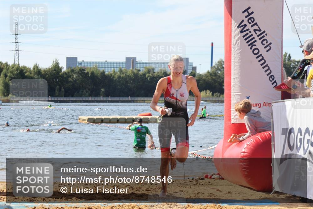07.09.2025 - 19. Norderstedt Triathlon Luisa Fischer http://msf.ph/oto/8748546 07.09.2025 10:52:18 Schwimmen 1155, 1170 meine-sportfotos.de