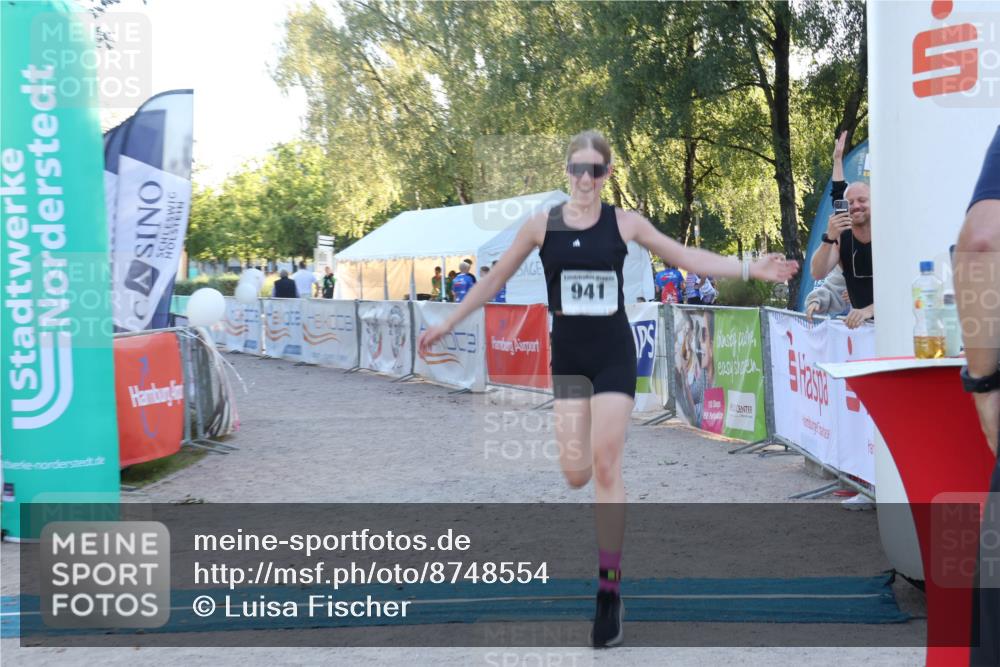 07.09.2025 - 19. Norderstedt Triathlon Luisa Fischer http://msf.ph/oto/8748554 07.09.2025 17:47:39 Ziel 941 meine-sportfotos.de