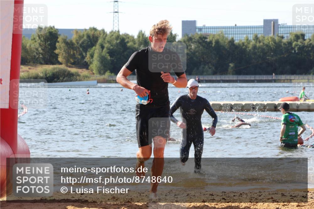 07.09.2025 - 19. Norderstedt Triathlon Luisa Fischer http://msf.ph/oto/8748640 07.09.2025 10:53:04 Schwimmen 200, 1156, 1203 meine-sportfotos.de