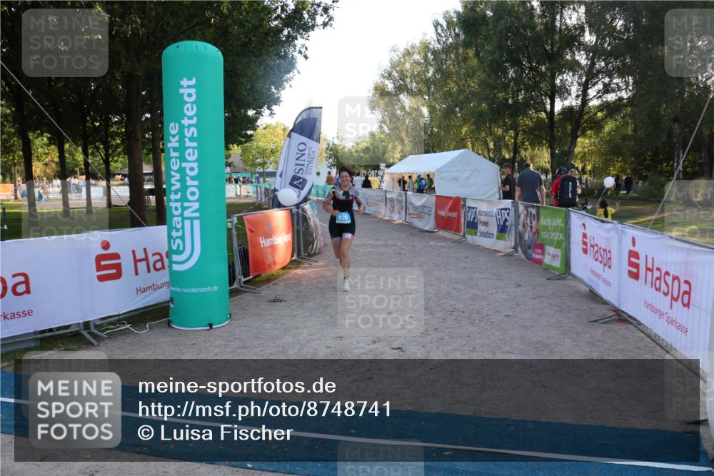 07.09.2025 - 19. Norderstedt Triathlon Luisa Fischer http://msf.ph/oto/8748741 07.09.2025 18:02:17 Ziel 926 meine-sportfotos.de