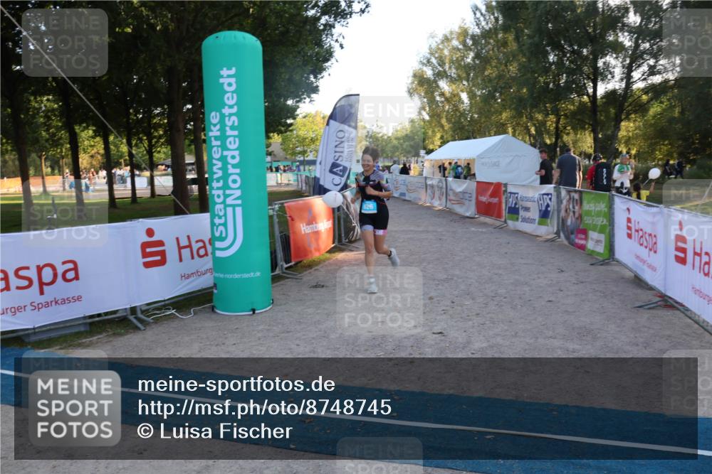 07.09.2025 - 19. Norderstedt Triathlon Luisa Fischer http://msf.ph/oto/8748745 07.09.2025 18:02:17 Ziel 926 meine-sportfotos.de