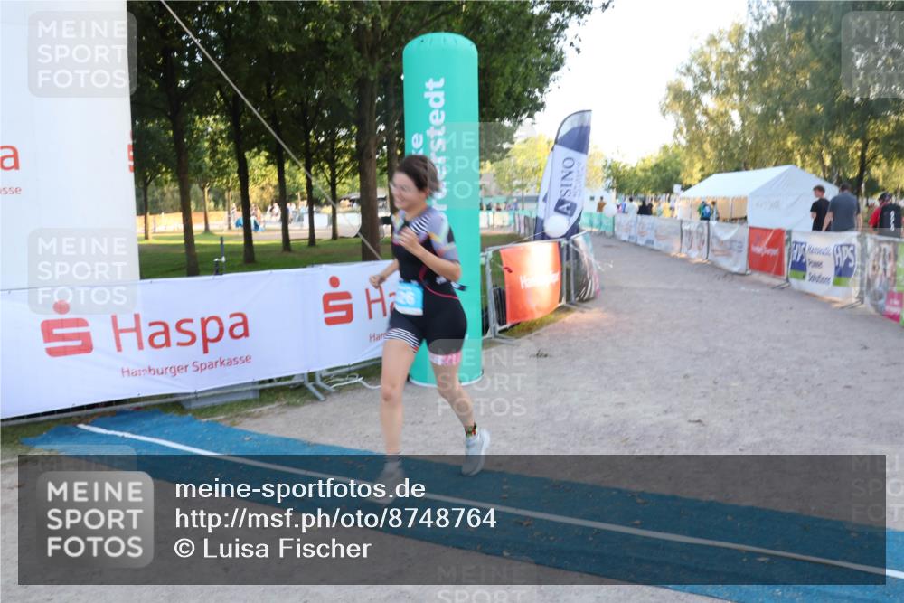 07.09.2025 - 19. Norderstedt Triathlon Luisa Fischer http://msf.ph/oto/8748764 07.09.2025 18:02:18 Ziel 926 meine-sportfotos.de