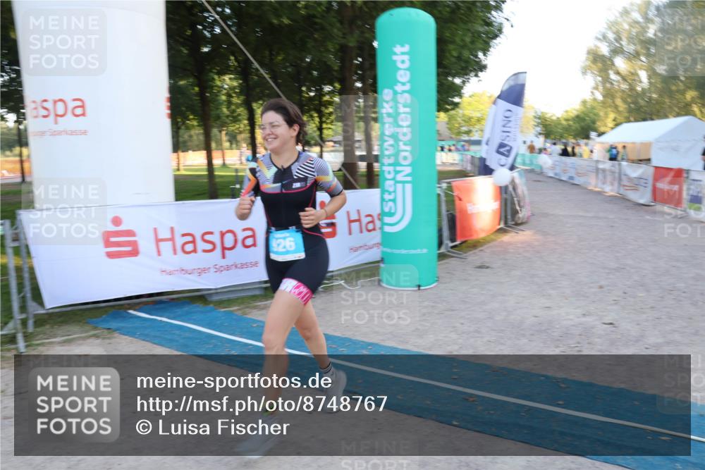 07.09.2025 - 19. Norderstedt Triathlon Luisa Fischer http://msf.ph/oto/8748767 07.09.2025 18:02:19 Ziel 926 meine-sportfotos.de