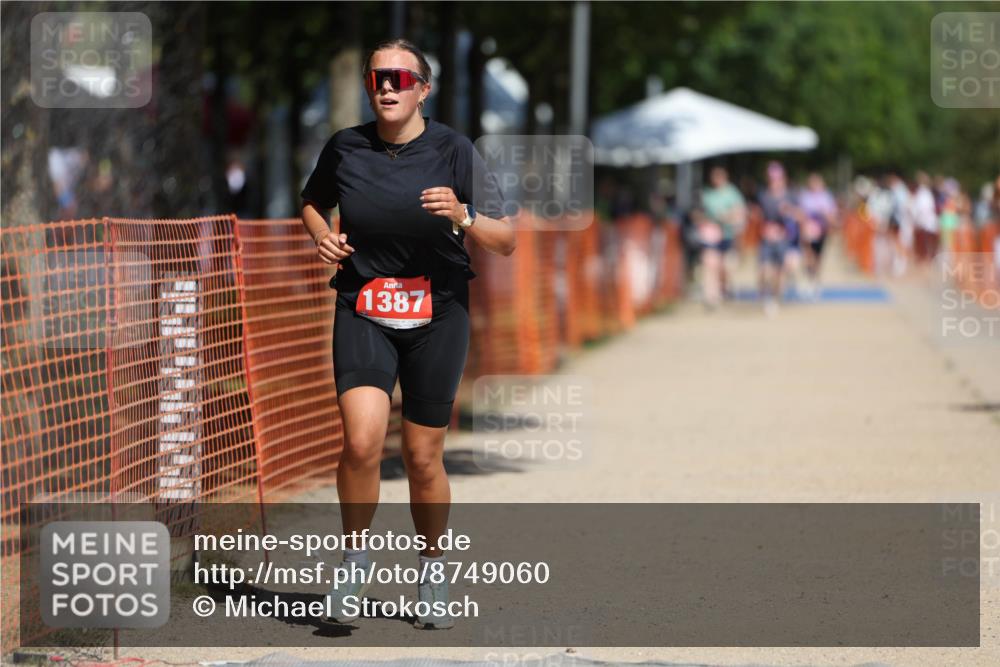 07.09.2025 - 19. Norderstedt Triathlon Michael Strokosch http://msf.ph/oto/8749060 07.09.2025 12:40:55 Laufen 802, 1387 meine-sportfotos.de