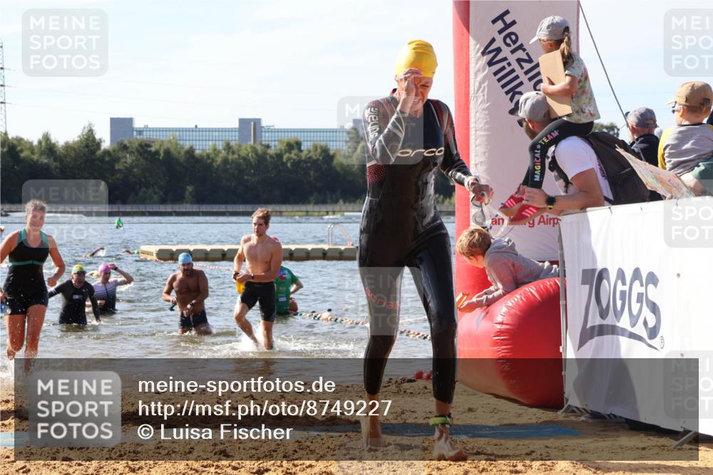 07.09.2025 - 19. Norderstedt Triathlon Luisa Fischer http://msf.ph/oto/8749227 07.09.2025 10:56:12 Schwimmen 229, 1206, 1301, 1308, 1314 meine-sportfotos.de