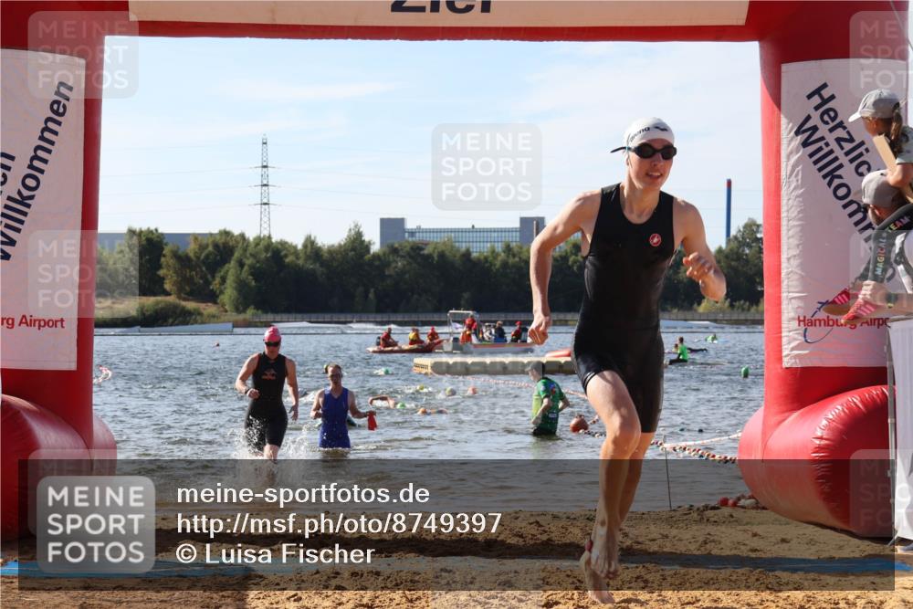 07.09.2025 - 19. Norderstedt Triathlon Luisa Fischer http://msf.ph/oto/8749397 07.09.2025 10:57:00 Schwimmen 296, 1152, 1279, 1394, 1395 meine-sportfotos.de