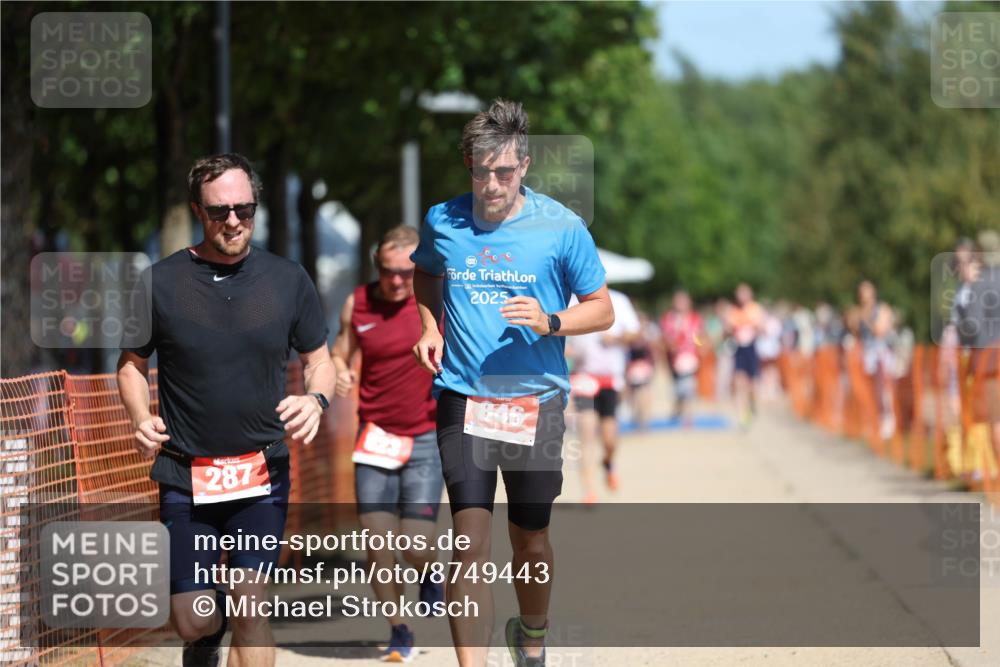 07.09.2025 - 19. Norderstedt Triathlon Michael Strokosch http://msf.ph/oto/8749443 07.09.2025 12:41:38 Laufen 164, 287, 823, 846, 1350 meine-sportfotos.de