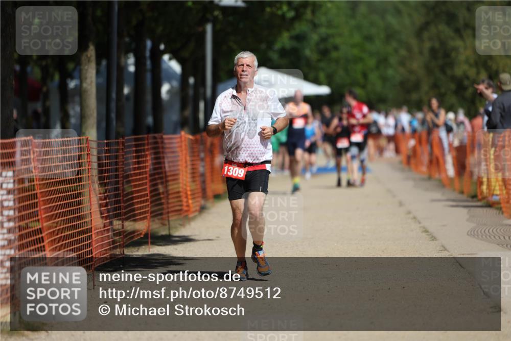 07.09.2025 - 19. Norderstedt Triathlon Michael Strokosch http://msf.ph/oto/8749512 07.09.2025 12:41:44 Laufen 823, 846, 1309 meine-sportfotos.de