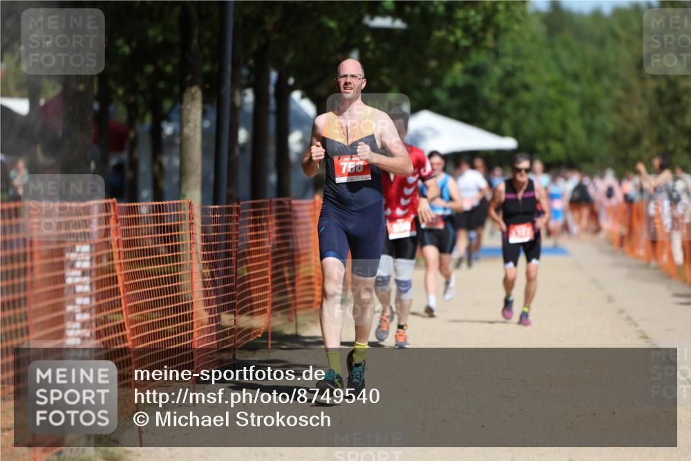 07.09.2025 - 19. Norderstedt Triathlon Michael Strokosch http://msf.ph/oto/8749540 07.09.2025 12:41:53 Laufen 756, 800, 1243 meine-sportfotos.de