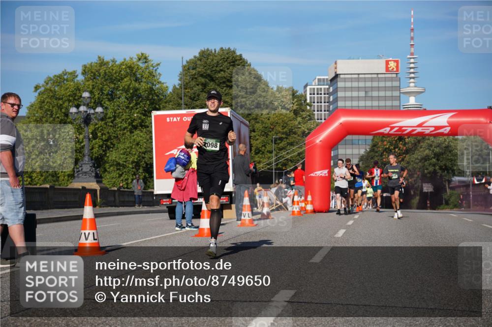 07.09.2025 - BARMER Alsterlauf Yannick Fuchs http://msf.ph/oto/8749650 07.09.2025 09:34:24 Laufen 2098, 75 meine-sportfotos.de