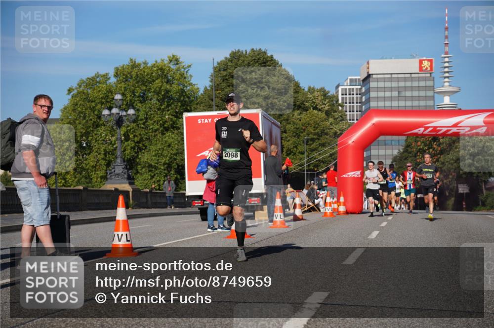 07.09.2025 - BARMER Alsterlauf Yannick Fuchs http://msf.ph/oto/8749659 07.09.2025 09:34:24 Laufen 2098, 75 meine-sportfotos.de
