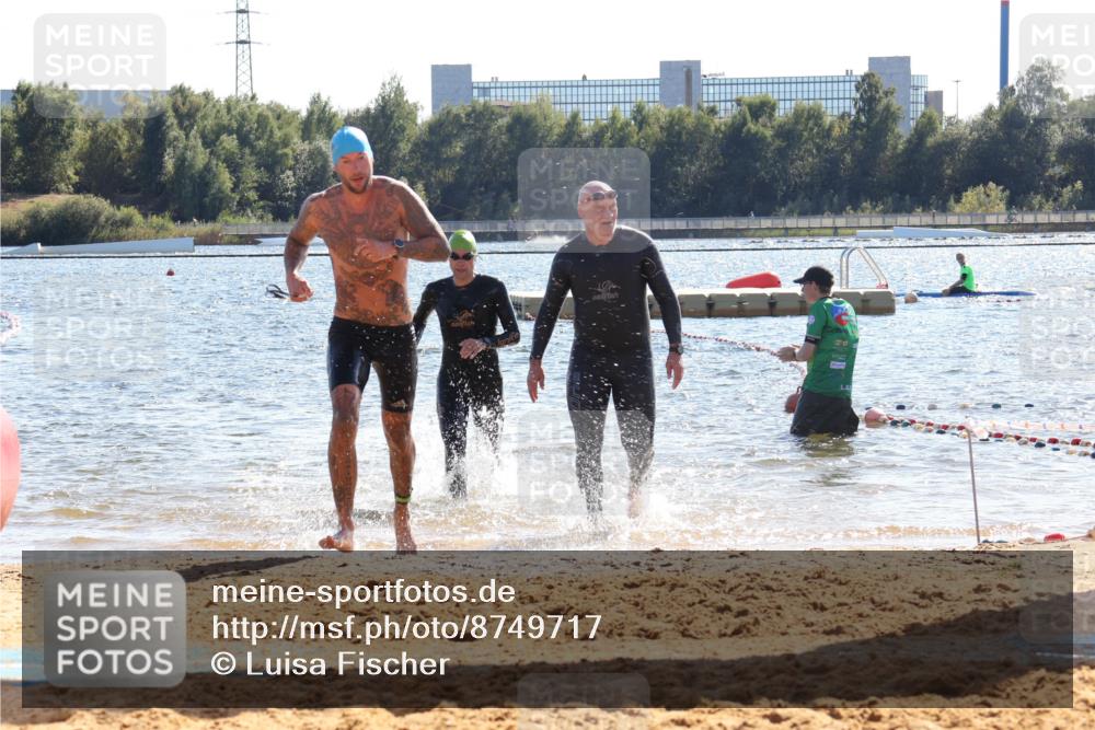 07.09.2025 - 19. Norderstedt Triathlon Luisa Fischer http://msf.ph/oto/8749717 07.09.2025 15:11:50 Schwimmen 432, 864, 923, 925 meine-sportfotos.de