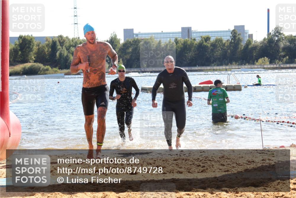 07.09.2025 - 19. Norderstedt Triathlon Luisa Fischer http://msf.ph/oto/8749728 07.09.2025 15:11:51 Schwimmen 432, 864, 923, 925 meine-sportfotos.de