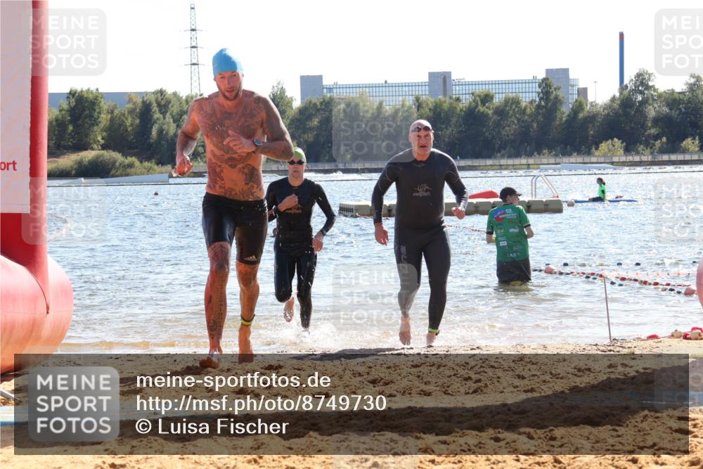 07.09.2025 - 19. Norderstedt Triathlon Luisa Fischer http://msf.ph/oto/8749730 07.09.2025 15:11:52 Schwimmen 432, 864, 923, 925 meine-sportfotos.de