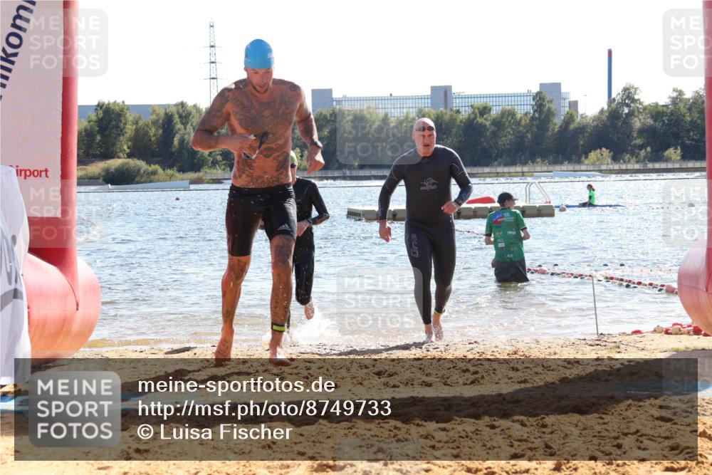 07.09.2025 - 19. Norderstedt Triathlon Luisa Fischer http://msf.ph/oto/8749733 07.09.2025 15:11:52 Schwimmen 432, 864, 923, 925 meine-sportfotos.de